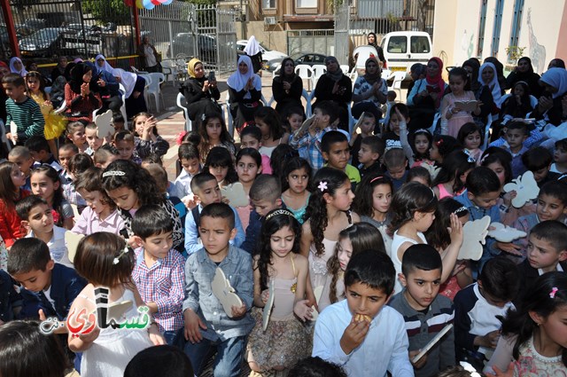 كفرقاسم – فيديو: بساتين الامل, السلام , والمحبة تحتفل بعيد الام على انغام عمو انس وجوقته ..